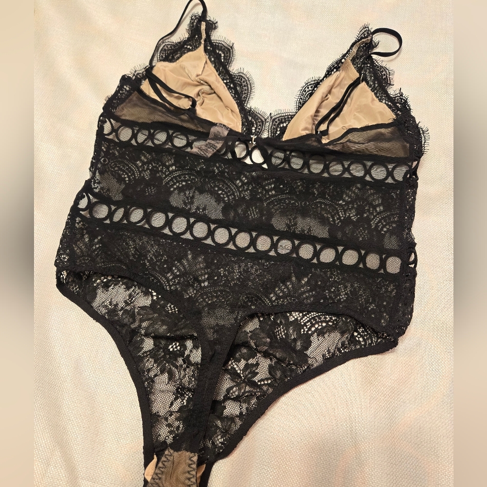 VICTORIA'S SECRET Black Nude Lace and Circle Trim Bodysuit Size Large - Picture 3 of 5